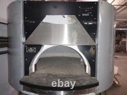 160 Pag Earthstone Barely Used. Gas Or Wood Or Coal Fired Pizza Oven