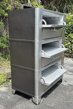 Blodgett 911P 33 x 22 Natural Gas Or Lo Triple Deck Pizza Oven