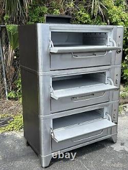 Blodgett 911P 33 x 22 Natural Gas Or Lo Triple Deck Pizza Oven