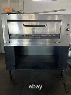 Montague pizza oven Single Deck With Stand