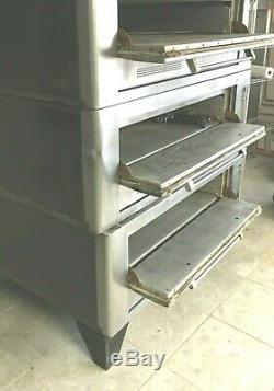 Oven Pizza Gas 3 Decks Vulcan / D 60 wide x 48deep x 7H / Model 89H211